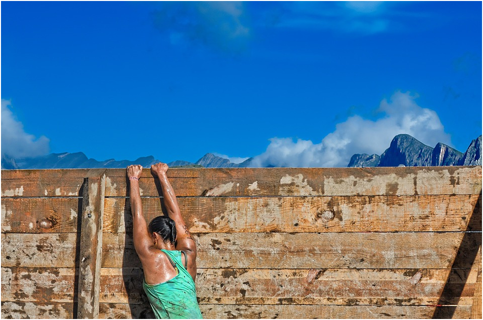 woman climbing a wall women inspiring women