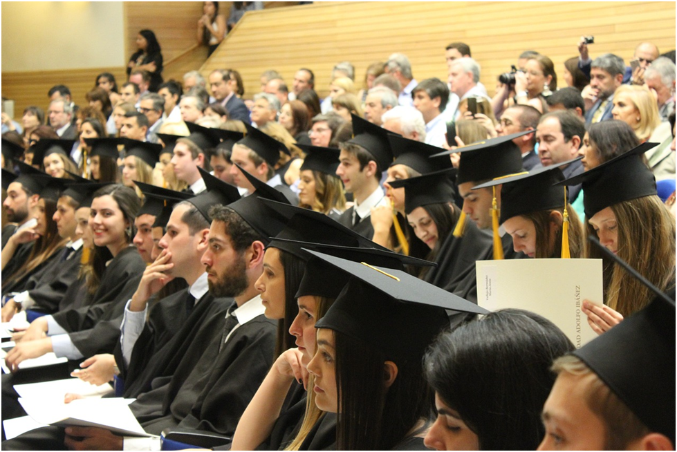 COLLEGE LIFE STUDENTS  AT A COLLEGE GRADUATION